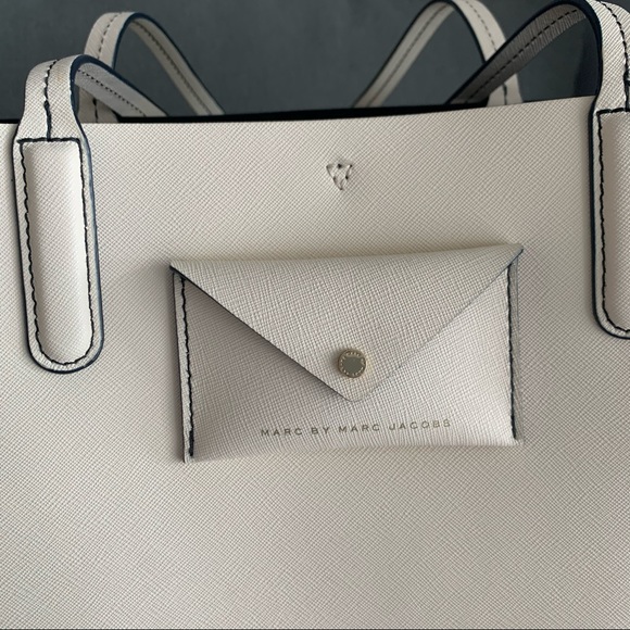 SOLD Marc by Marc Jacobs Tote - Picture 4 of 10